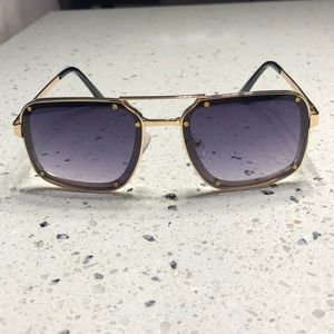 Gold frame sunglasses black lense
